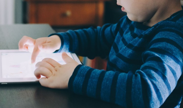 Le-dejo-la-tablet-a-mi-hijo