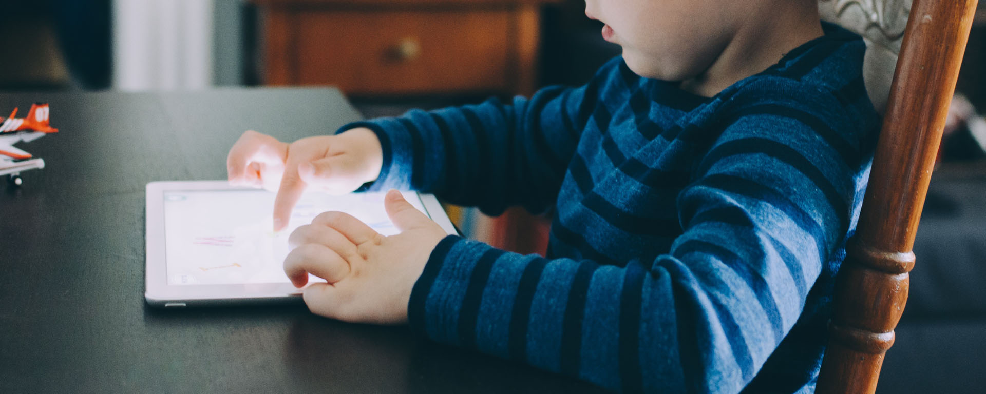 Le-dejo-la-tablet-a-mi-hijo