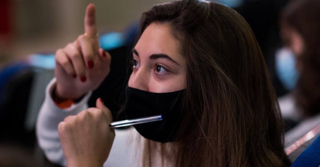 FAAM jornada hipersexualización alumna levanta la mano