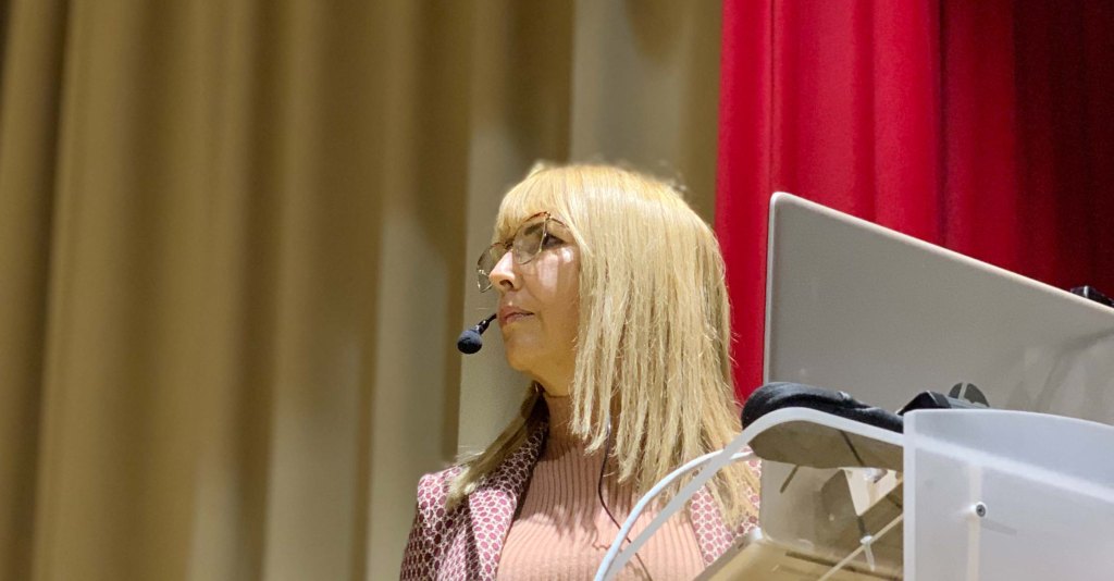 Anna Plans Jornada Hipersexualización en las redes sociales y pornografía de Fundación Aprender a Mirar