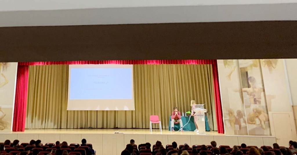 Auditorio de la Jornada Hipersexualización en las redes sociales y pornografía de Fundación Aprender a Mirar 